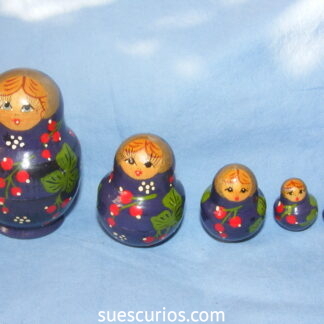 Matryoshkas Blue Berries Leaves (1)