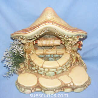 Wishing Well Pendelfin (1)